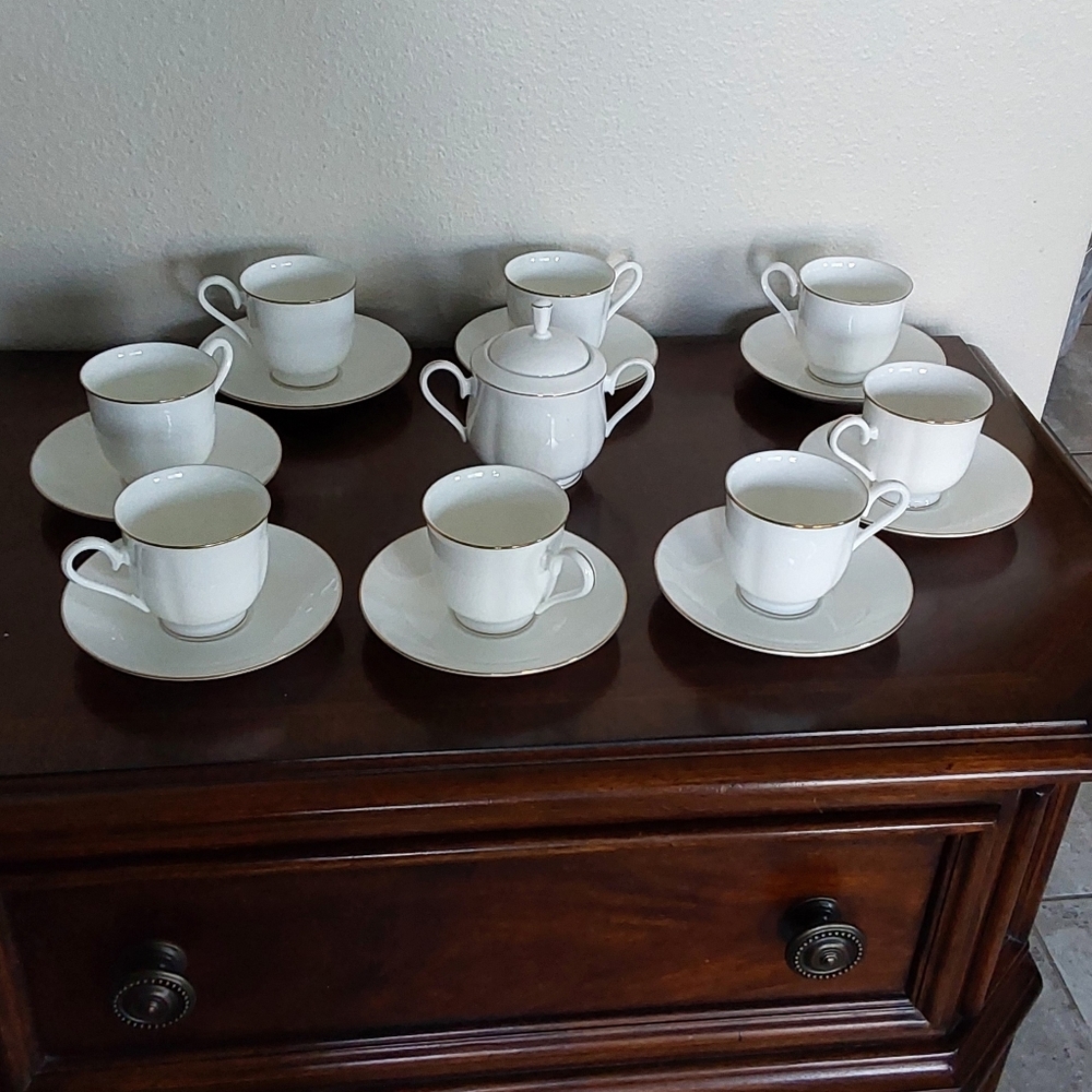 Lenox White and Gold Trim Tea / Coffee Set Of 8 Cups n‎ Saucer And Sugar Bowl